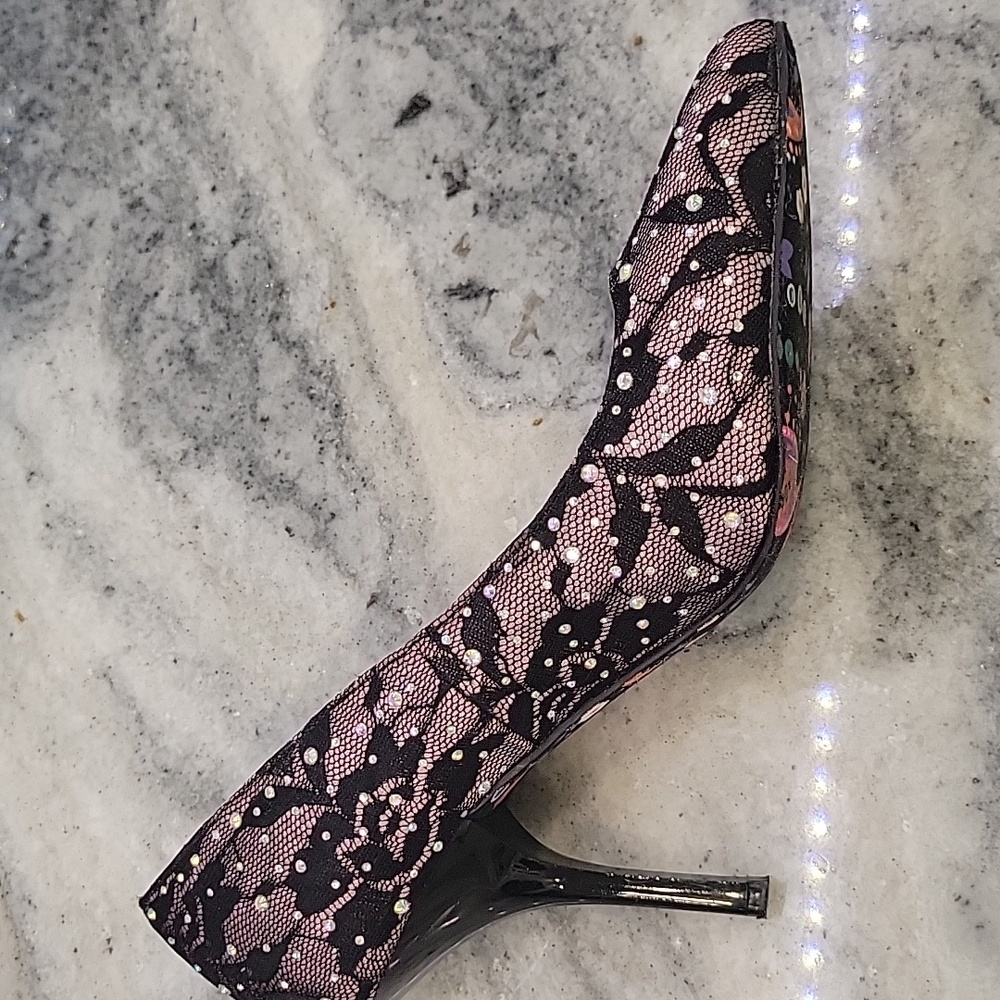 Betsy Johnson Betseyville Lace & Rhinestone Pointed Toe High Heels .7.5 - Picture 2 of 12